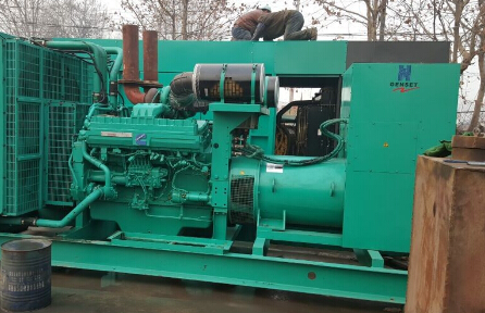 日土发电机组如何判断水冷式机油散热器内部是否需要清洗？