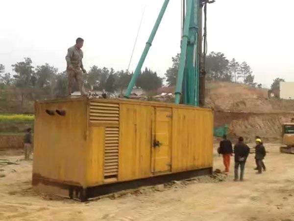 日土如何判断水冷式机油散热器密封件是否需要更换？